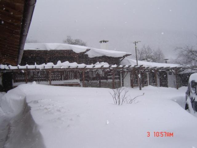 The House With The Vine Guest House Zheravna Exterior foto