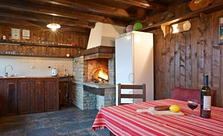 The House With The Vine Guest House Zheravna Exterior foto