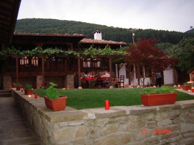 The House With The Vine Guest House Zheravna Exterior foto